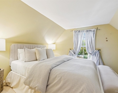 212 Lumber Ln - Photo Thumbnail 13