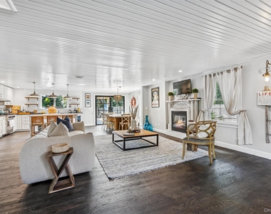 212 Lumber Ln - Photo Thumbnail 6