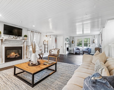 212 Lumber Ln - Photo Thumbnail 2