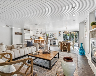 212 Lumber Ln - Photo Thumbnail 5