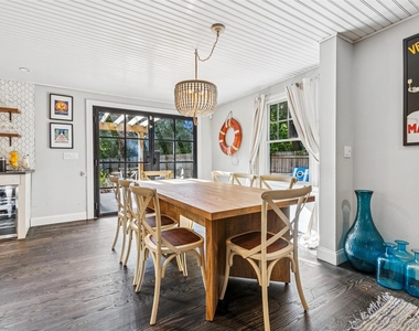 212 Lumber Ln - Photo Thumbnail 9