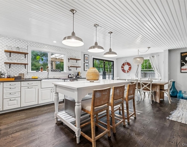 212 Lumber Ln - Photo Thumbnail 7