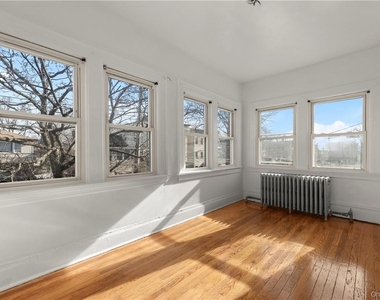 10 S 13th Avenue - Photo Thumbnail 2