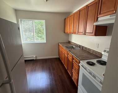 81 Shaker Heights Road - Photo Thumbnail 4