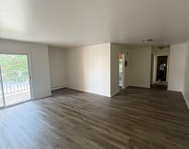 81 Shaker Heights Road - Photo Thumbnail 2