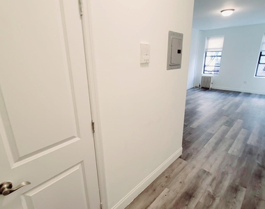 6109 39th Avenue - Photo Thumbnail 16