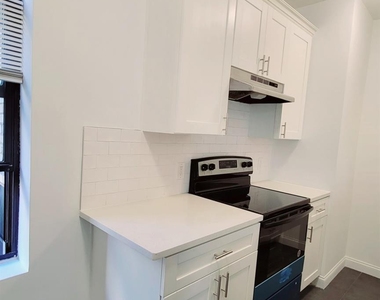 6109 39th Avenue - Photo Thumbnail 5