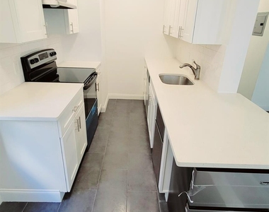 6109 39th Avenue - Photo Thumbnail 4