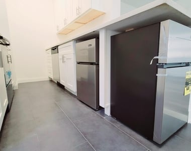6109 39th Avenue - Photo Thumbnail 22