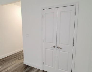 6109 39th Avenue - Photo Thumbnail 17