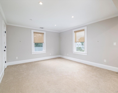42 Woodland Avenue - Photo Thumbnail 3