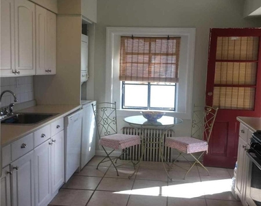 517 E Market Street - Photo Thumbnail 6
