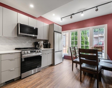 97 Pine Hollow Road - Photo Thumbnail 5