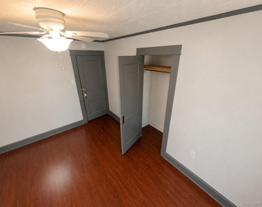 39 Crescent Place - Photo Thumbnail 9