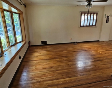 248-41 Thebes Avenue - Photo Thumbnail 4