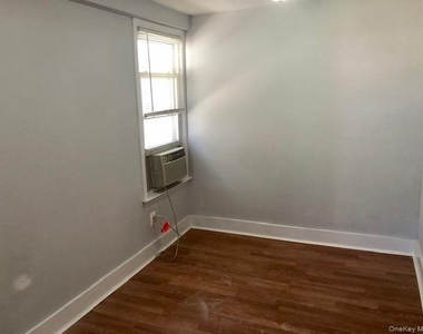 100 Earle Avenue - Photo Thumbnail 14