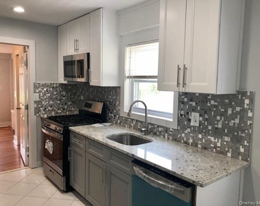 100 Earle Avenue - Photo Thumbnail 4