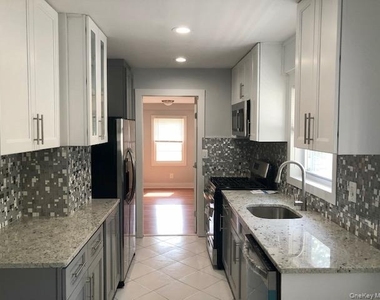 100 Earle Avenue - Photo Thumbnail 3