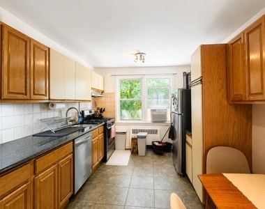 43 1/2 Carpenter Avenue - Photo Thumbnail 5