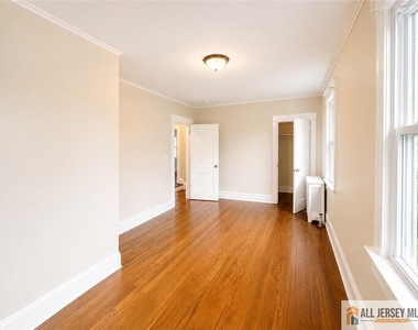 161 Nichol Avenue - Photo Thumbnail 11
