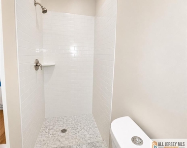 161 Nichol Avenue - Photo Thumbnail 6