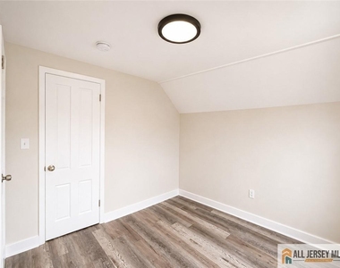 161 Nichol Avenue - Photo Thumbnail 14