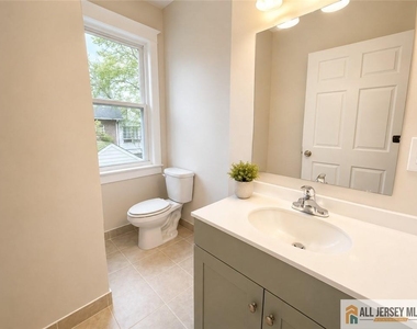161 Nichol Avenue - Photo Thumbnail 12