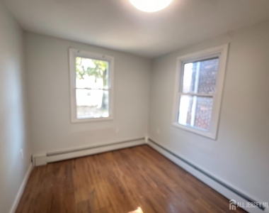 310 Somerset Street - Photo Thumbnail 2