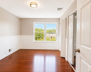 500 Danbury Lane - Photo Thumbnail 8