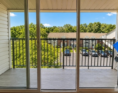 500 Danbury Lane - Photo Thumbnail 6