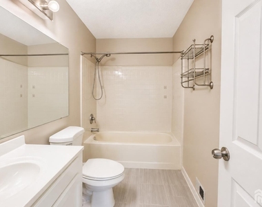 500 Danbury Lane - Photo Thumbnail 7