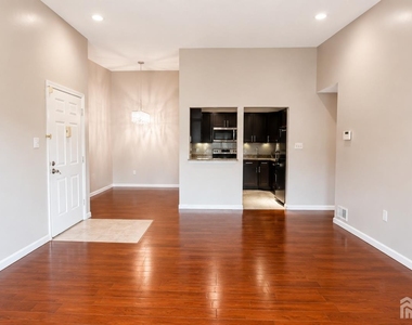 500 Danbury Lane - Photo Thumbnail 5