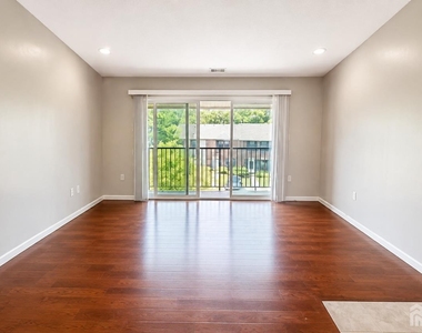 500 Danbury Lane - Photo Thumbnail 4