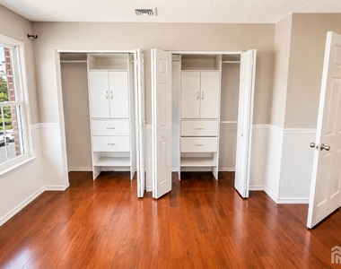 500 Danbury Lane - Photo Thumbnail 9