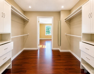 500 Danbury Lane - Photo Thumbnail 12