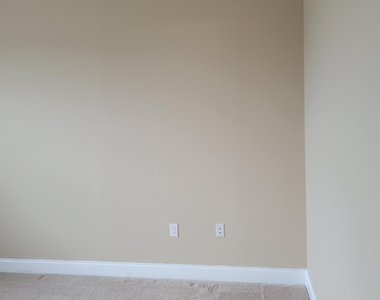 100 Middlesex Boulevard - Photo Thumbnail 6