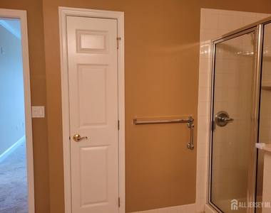 100 Middlesex Boulevard - Photo Thumbnail 9