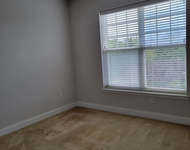 100 Middlesex Boulevard - Photo Thumbnail 12