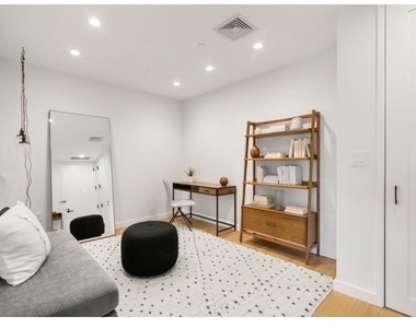860 Lorimer Street - Photo Thumbnail 5