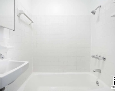 406 W 48th Street - Photo Thumbnail 4