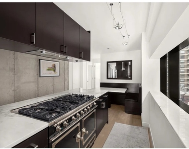 441 E 57th Street - Photo Thumbnail 6