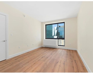 25-21 43rd Avenue - Photo Thumbnail 3