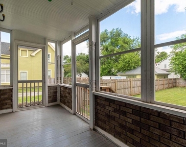 405 Porter Avenue - Photo Thumbnail 6