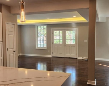 402 Mckenzie Drive - Photo Thumbnail 3