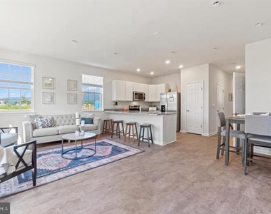218 Baker Drive - Photo Thumbnail 12