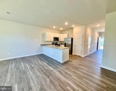 218 Baker Drive - Photo Thumbnail 3