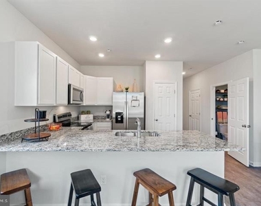 218 Baker Drive - Photo Thumbnail 8