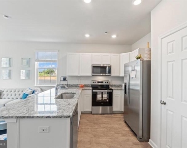 218 Baker Drive - Photo Thumbnail 6