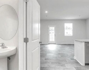 218 Baker Drive - Photo Thumbnail 4