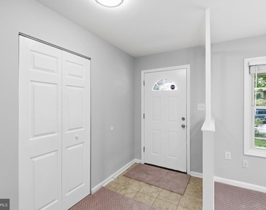 1402 N Amelia Street - Photo Thumbnail 3